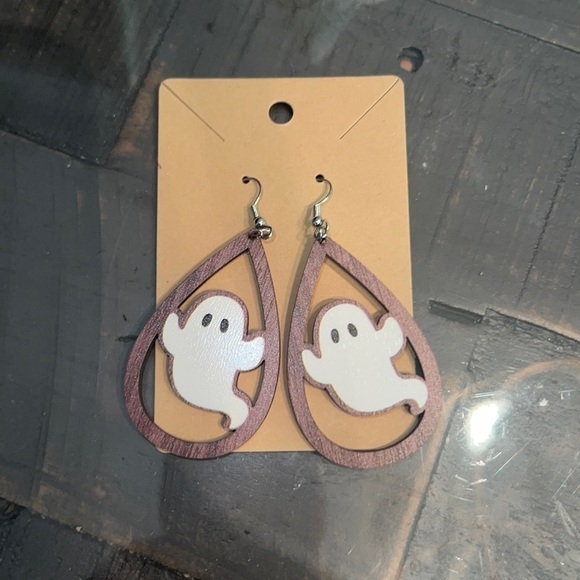 Spooky Wooden Ghost Halloween Drop Earrings NEW - Picture 1 of 3